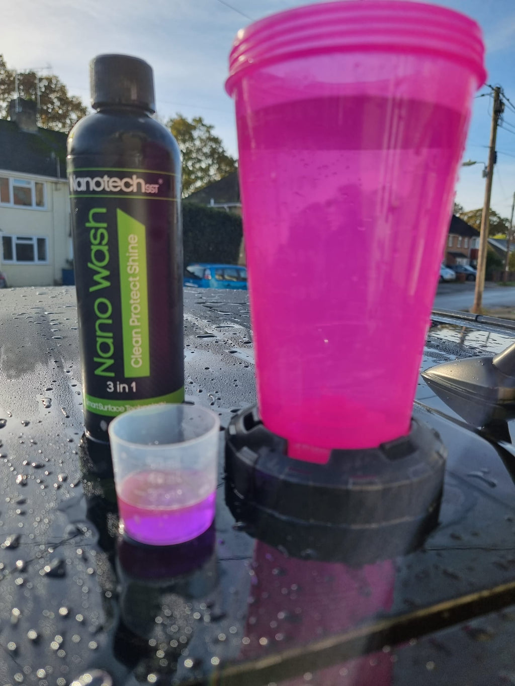 Combo Kit 4: Advanced Protect & Shine: 1 x Quart Guard Extreme 100ml. 1 x Nano Wash 250ml. 1 x Pack Microfibre Clothes